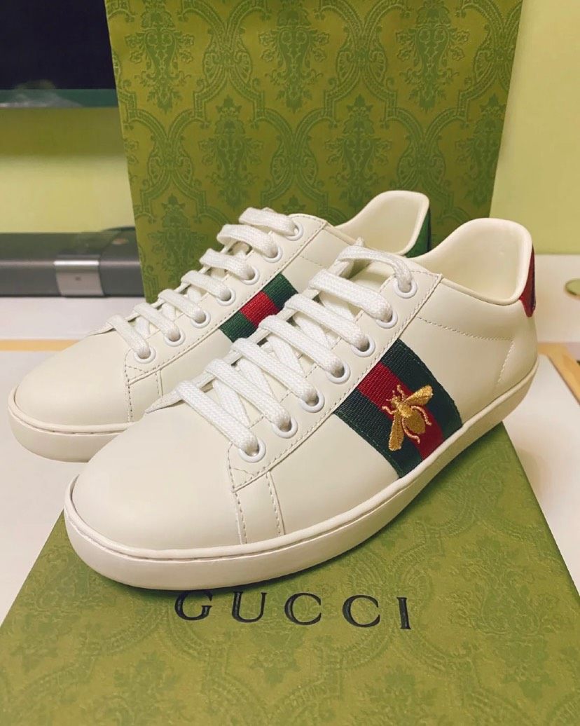 🌟 每个女孩的鞋柜里，小白鞋一定不会缺少，有的女孩甚至拥有