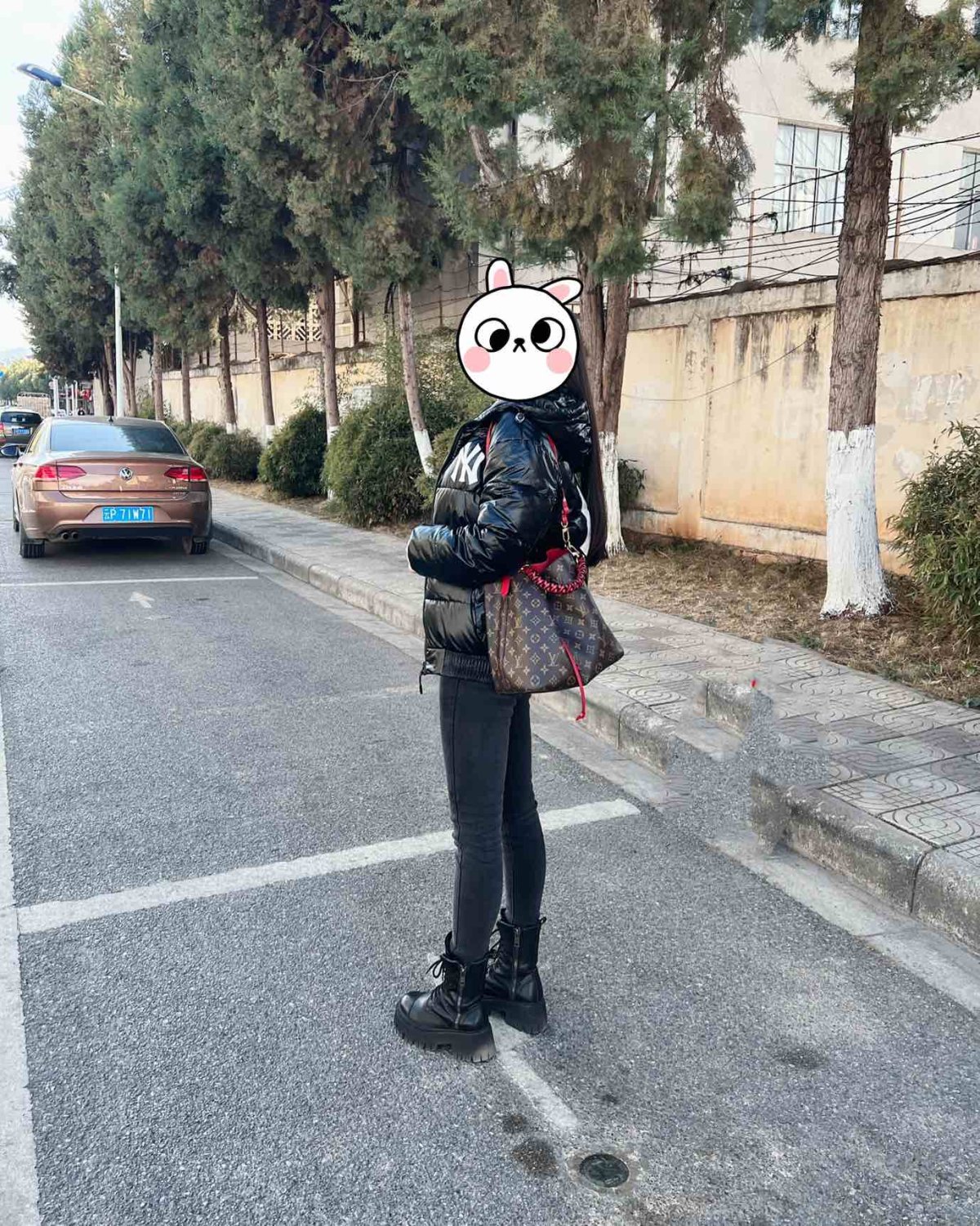 衣服：NY的衣服 裤子：某宝买的黑色牛仔裤、超级好穿、里面还