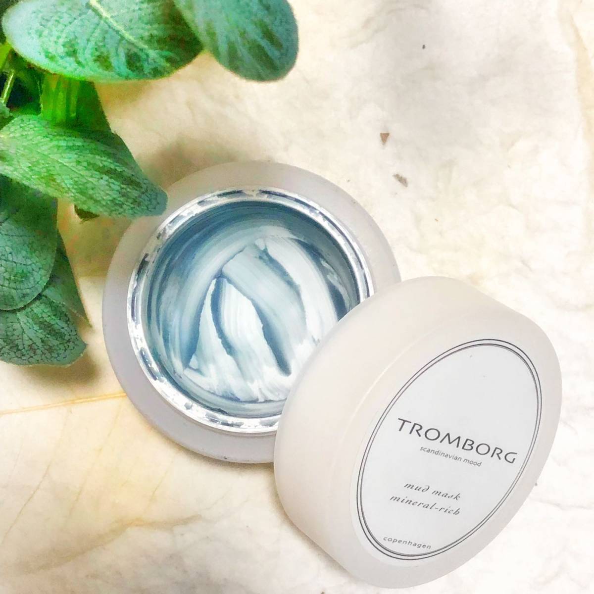 混油皮最重要就是清洁加上定期去角质，冬季到还好特别夏季爱出油