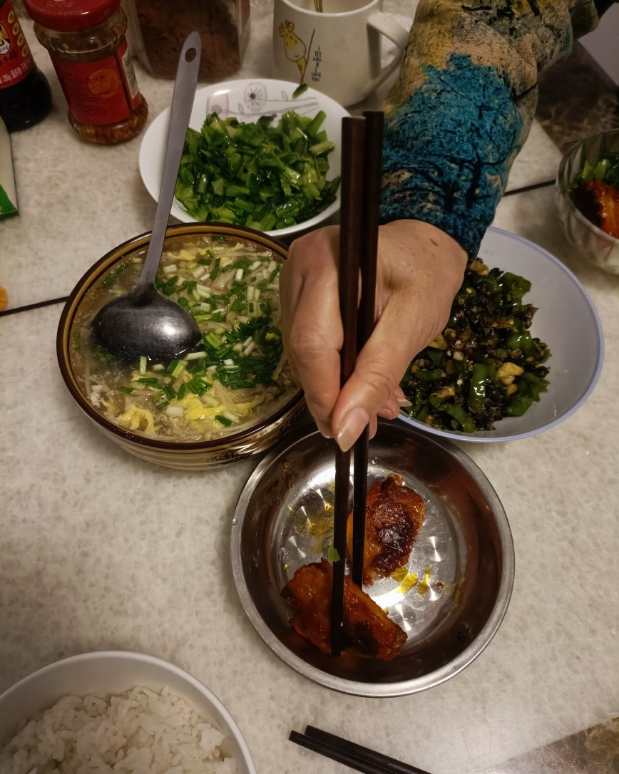 回老家湖南最好的就是能吃到家人做的美食，食材很多都是家里种的