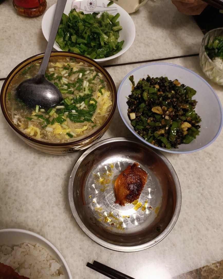 回老家湖南最好的就是能吃到家人做的美食，食材很多都是家里种的