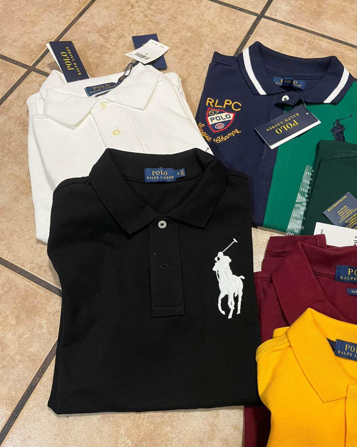 官网低至4 折时候买的. 下手慢的话码数就不全. 必须说官网