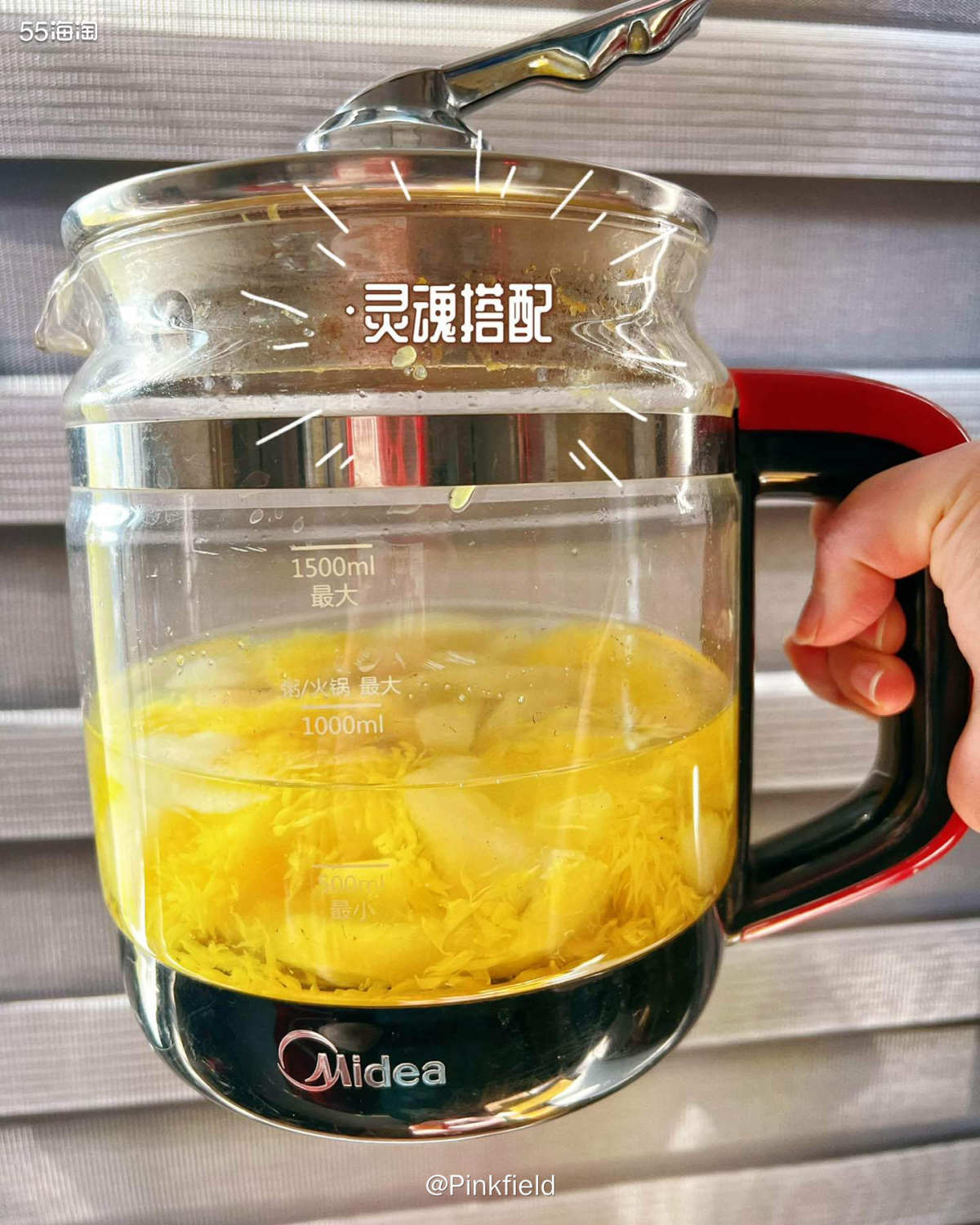 🍊最近一家人阳康后咳嗽不止，于是我妈也做起了网络上超火的香