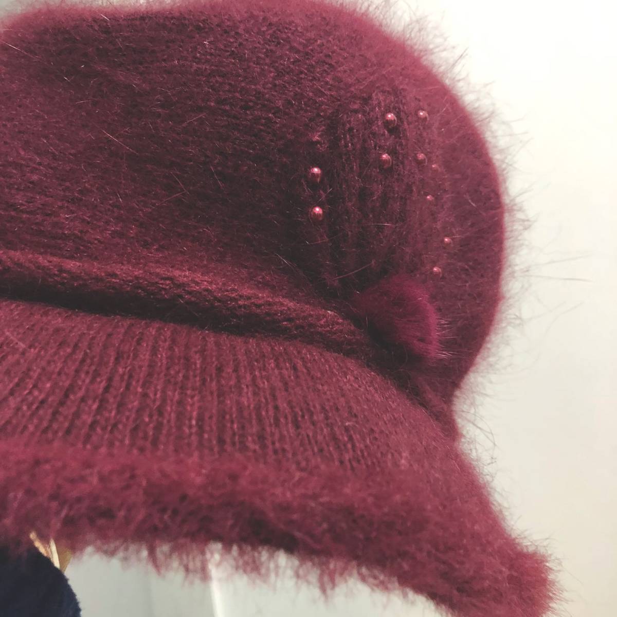 老年人冬天抗旱保暖首要就是在头部啦！所以头部保暖最好就是戴上