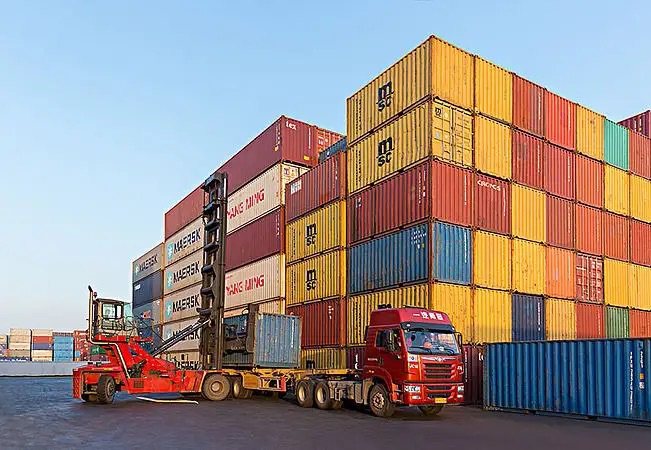 上海到广州集装箱海运路线，海运费用，其货舱内有格栅式货架，装