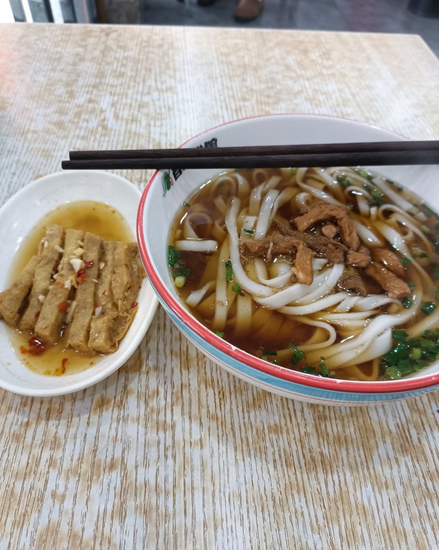 要说出了湖南最想吃的东西就是一碗粉了，每天早上嗦粉真的很快乐