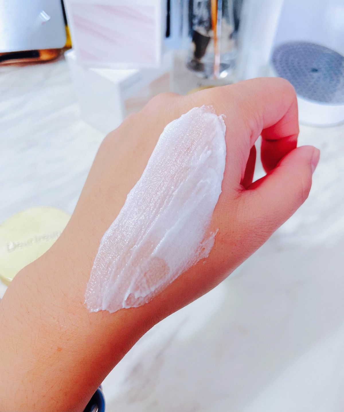 今天分享一下我22年最喜欢的一个身体乳，他已经空瓶了 这个产