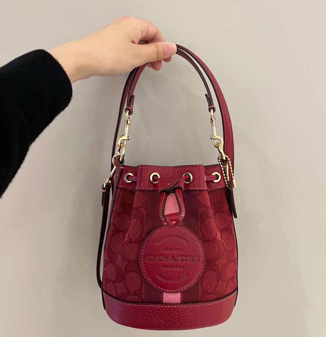 Coach mini dempsey圣诞限定苹果红迷你小水桶