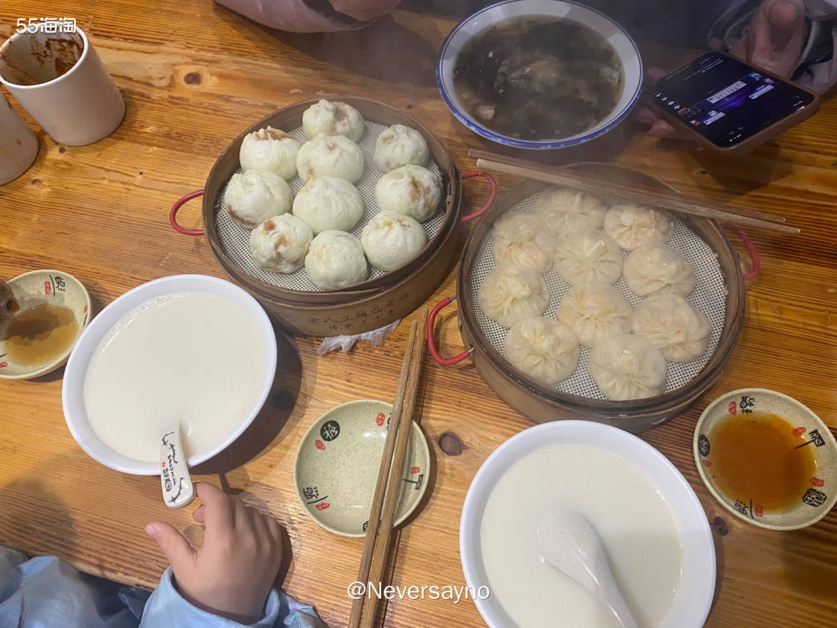 🍚特色豆腐小笼包很赞哦，豆浆也很纯正  ▪️回家就是去吃很
