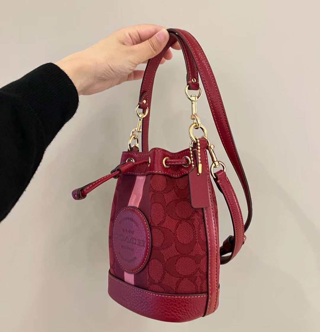 Coach mini dempsey圣诞限定苹果红迷你小水桶