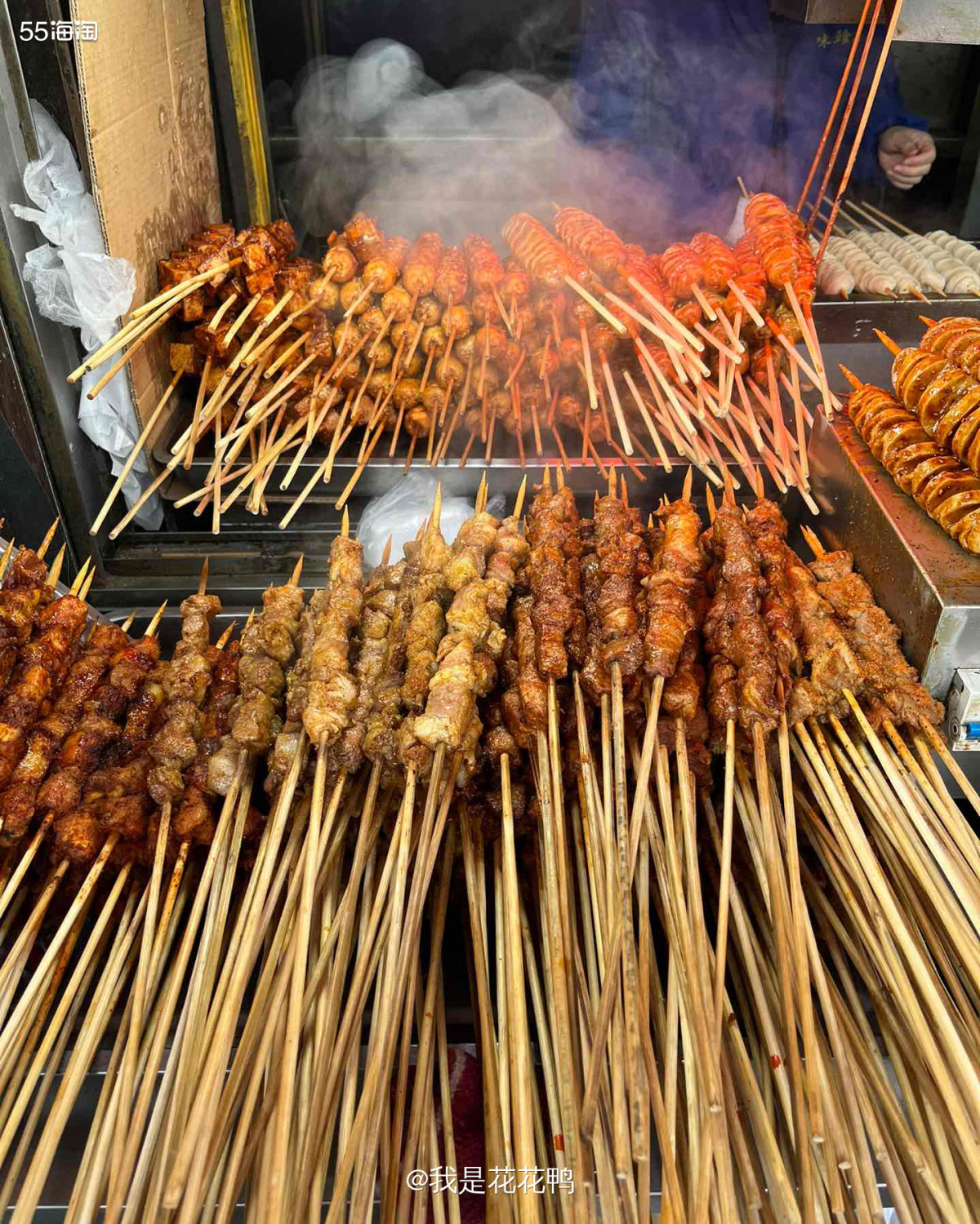 ❤️今天出门逛街买年货，看到路边的大肉串瞬间就走不动路了，必