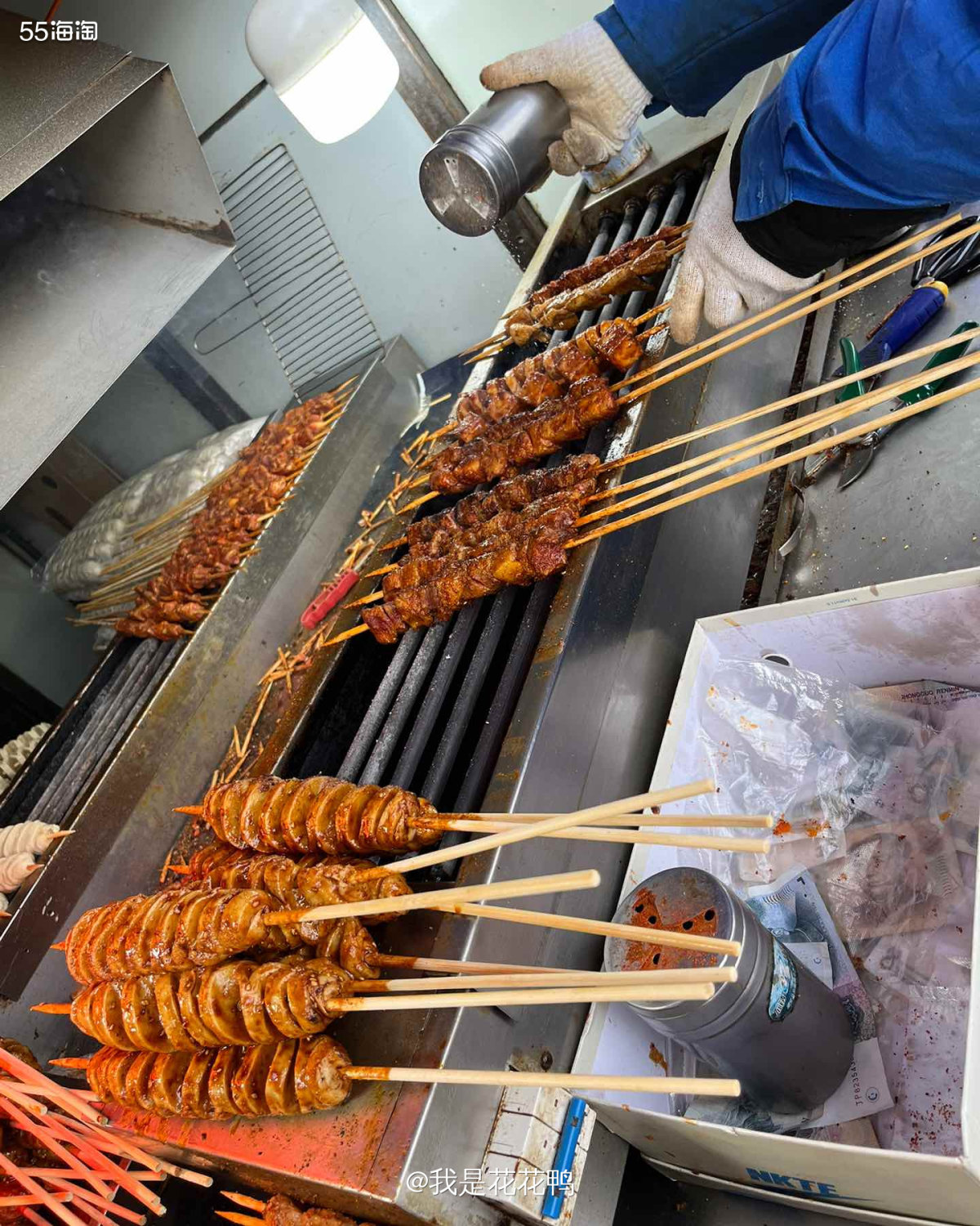 ❤️今天出门逛街买年货，看到路边的大肉串瞬间就走不动路了，必