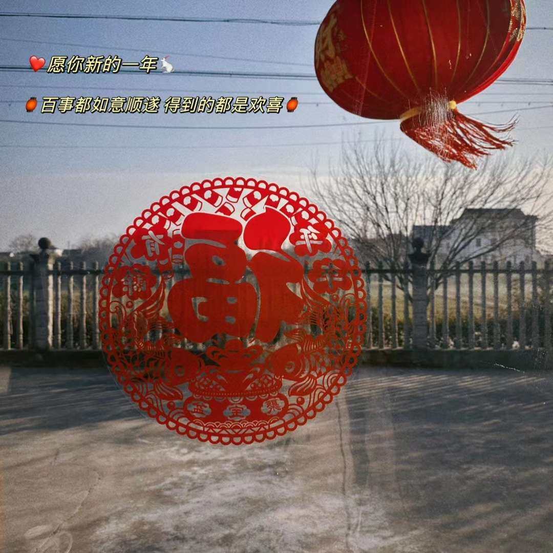 中国人的过年仪式感，肯定少不了各种琳琅满目的对联和贴纸，大红