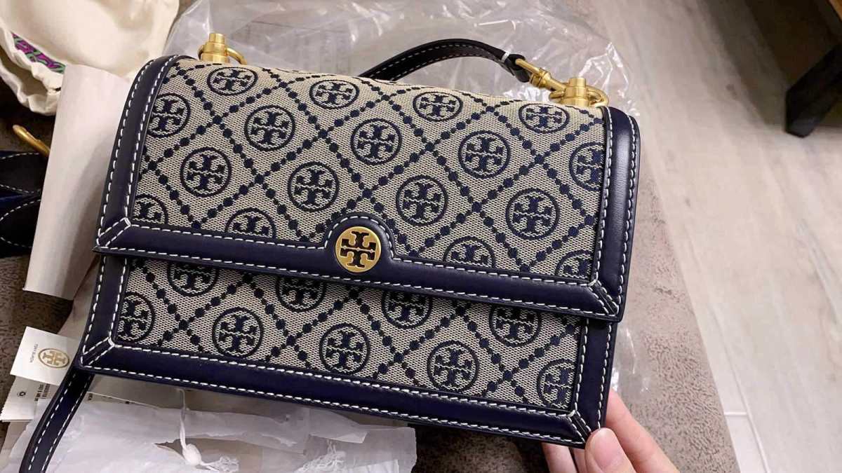 ❤️来自姐妹返图 ✈️走的中环，11.26号官网发货，因拍照
