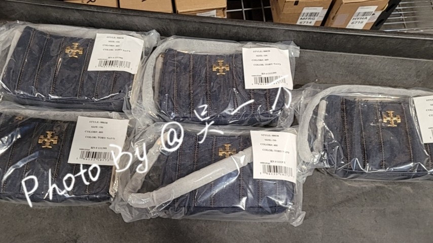 美女贴贴❗️tory burch牛仔腋下包  7折活动❗tb