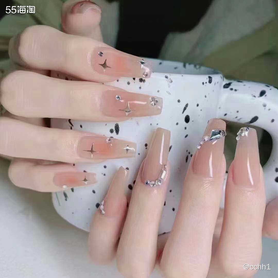 春节假期来临的时候，每个女孩都卯足了劲，不管是50岁的阿姨还