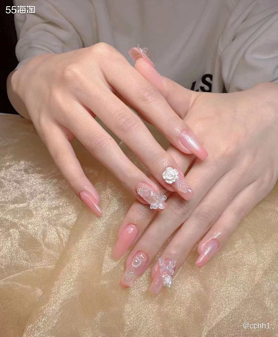 春节假期来临的时候，每个女孩都卯足了劲，不管是50岁的阿姨还