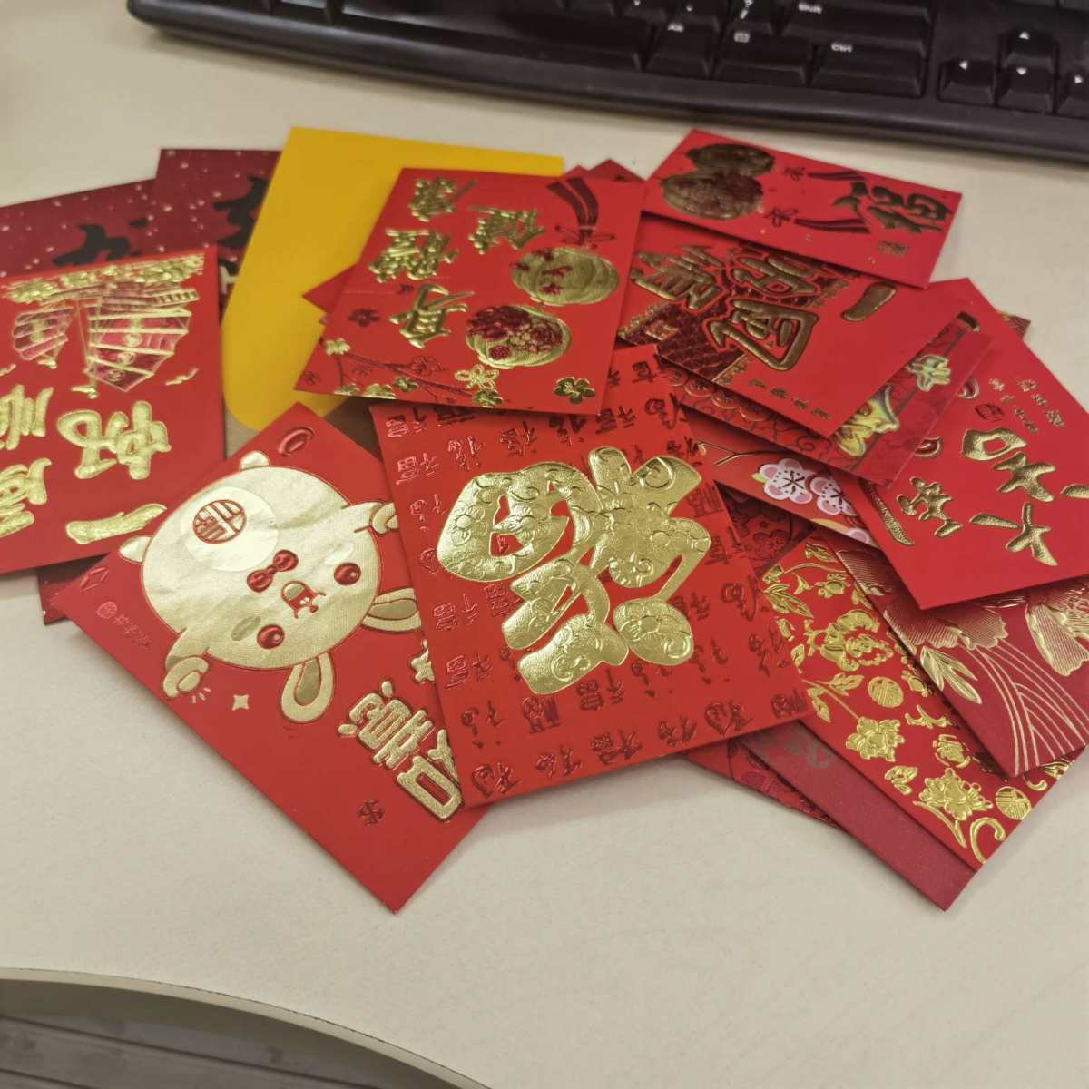 初七为“人日”，意为“人人生日”。据《占书》记载女娲造万物的