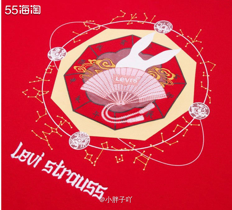 1⃣️刺绣设计，潮流百搭，卫衣采用圆领剪裁，LOGO刺绣设计