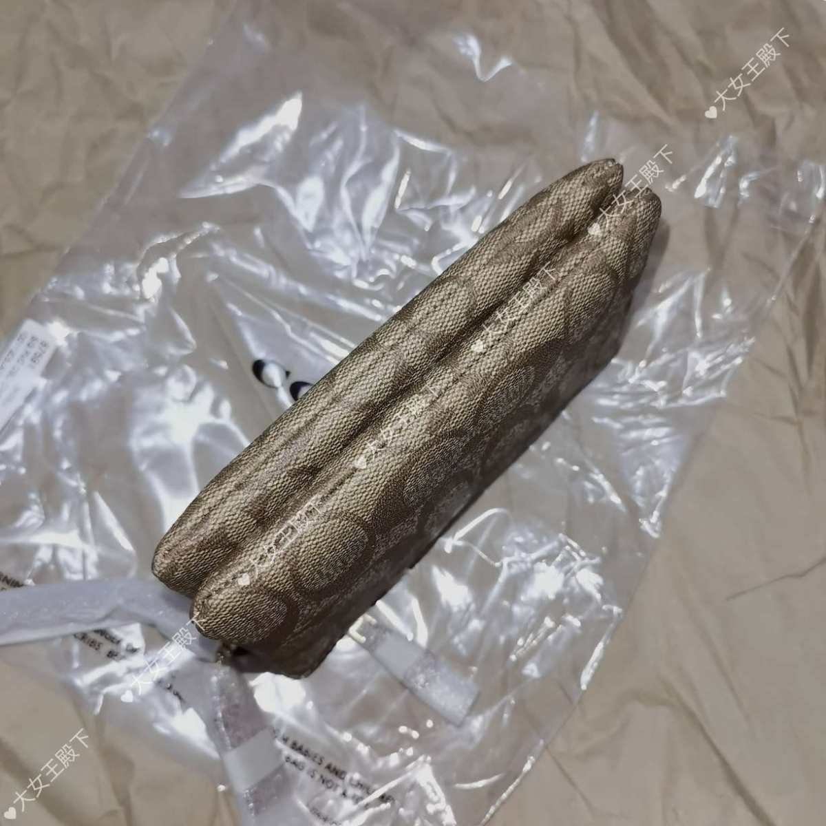 ☑️开箱： coach双拉链手拿包~耐看的老花棕色  ☑️下