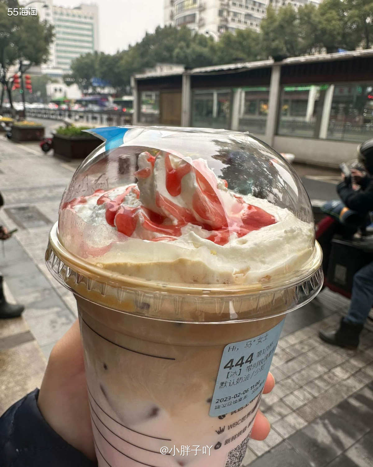 瑞幸出了修狗限定，这次还不错滴，今天早上刚给我同事看，中午还