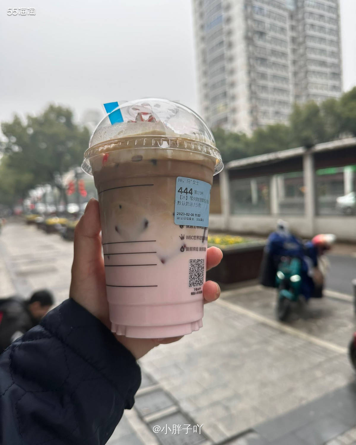 瑞幸出了修狗限定，这次还不错滴，今天早上刚给我同事看，中午还