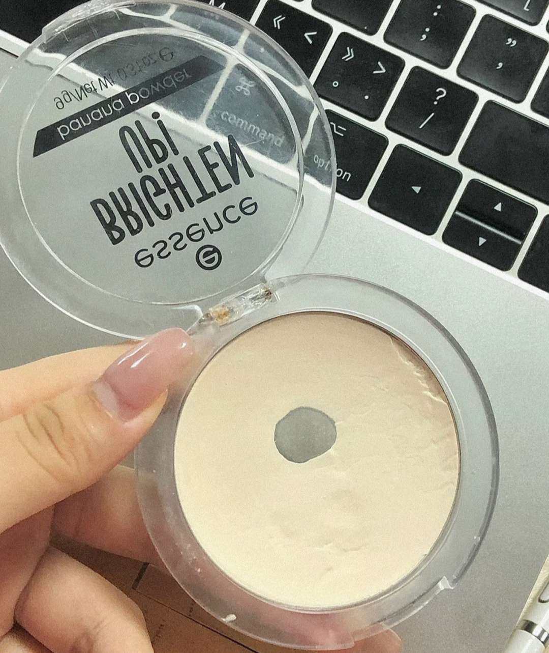 好几年前我去欧洲旅游的时候，那时候逛**妆店买过essenc