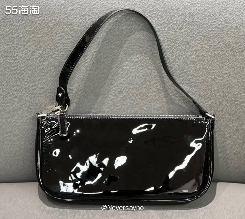 MIINTO中文网可以入手By Far黑色漆皮腋下包哦  〰