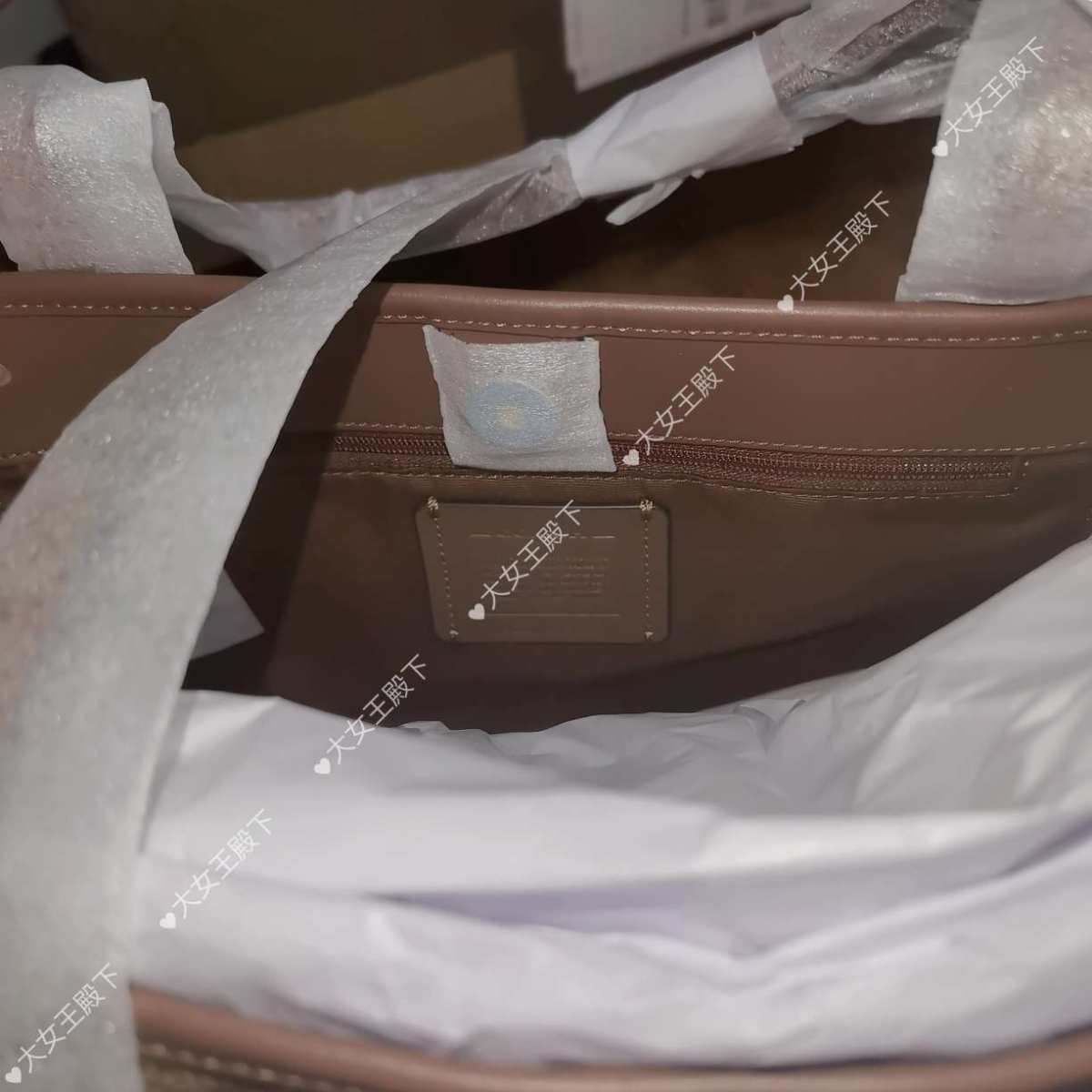 ☑️开箱： coach city tote 33 巧克力色 