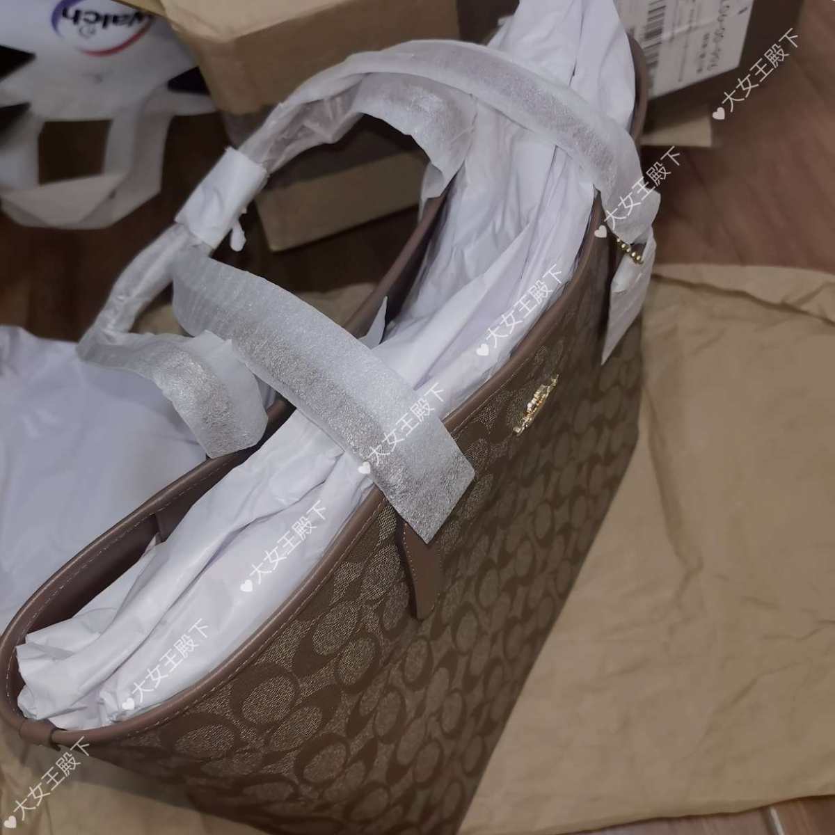 ☑️开箱： coach city tote 33 巧克力色 