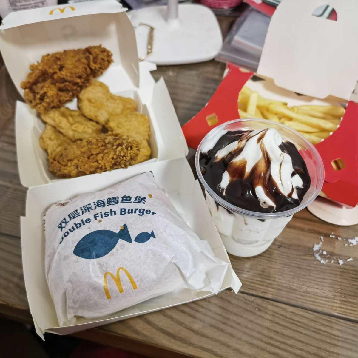 麦当劳真的是从小吃到大~ 小北花圈这家是麦当劳的了，是全广州