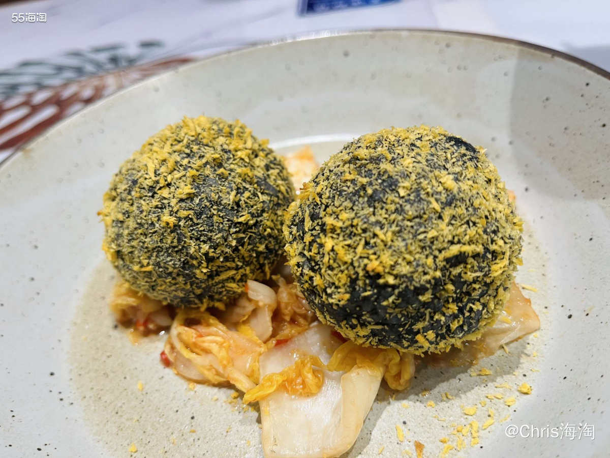 这几年蟹黄面，蟹黄饭很火，最近发现了一种新吃法，周六赶紧去吃