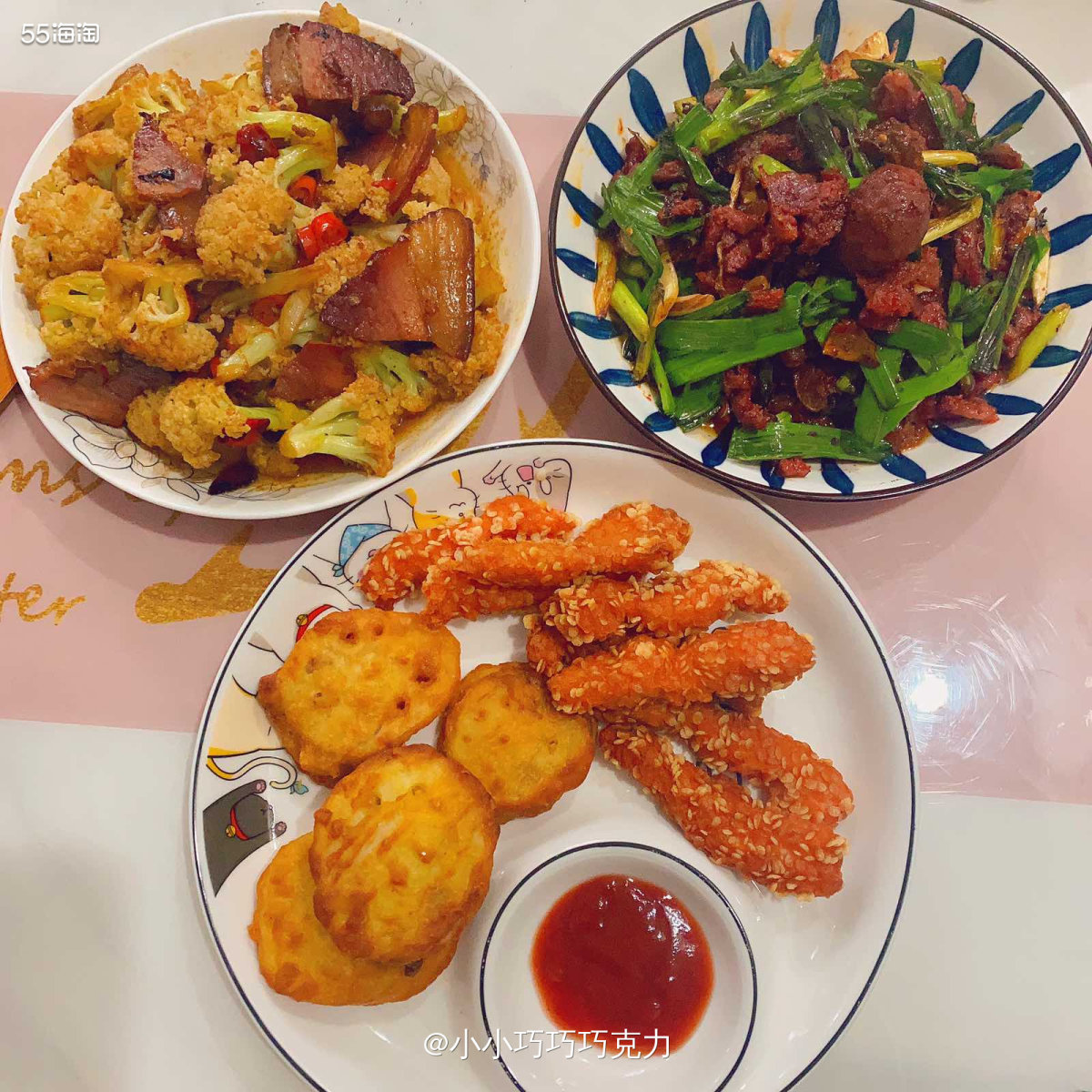 今天的晚餐很简单啦，下班回来半小时就完成啦，一共三个菜，还有