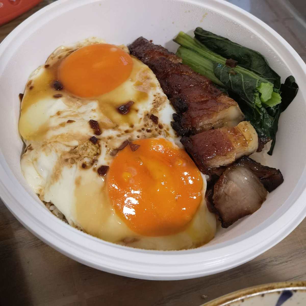 昨晚吃的是外卖~ 汤是老公煲的，我喜欢喝这个，土豆红萝卜 主