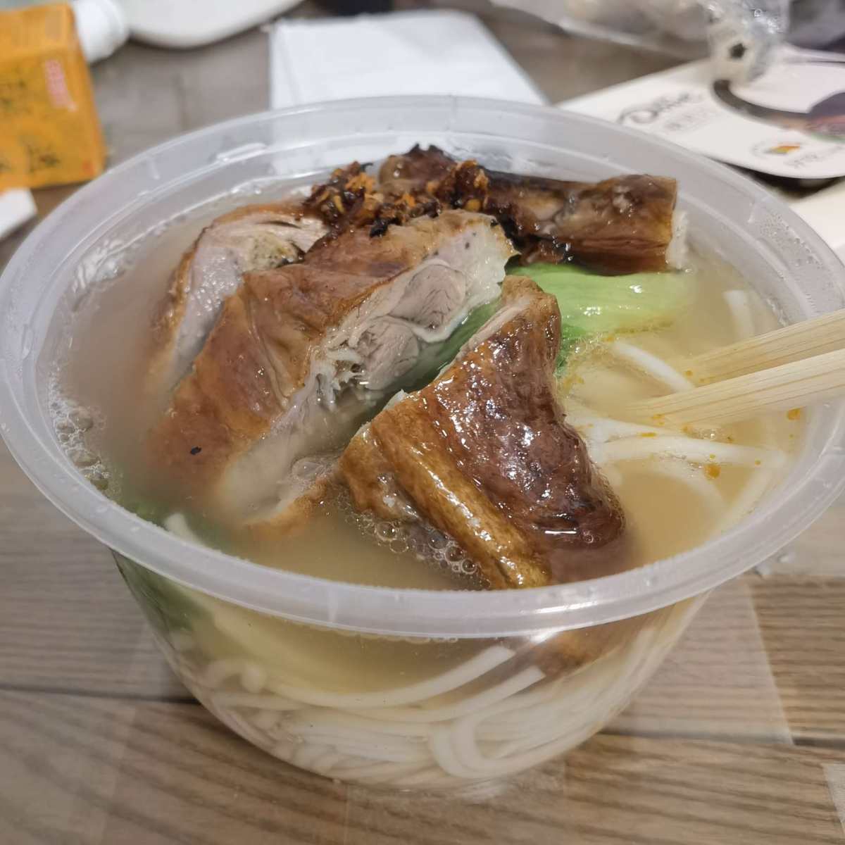 这个是外卖点的，店名就是叫正宗东莞烧鹅濑哈哈 可能就是要告诉