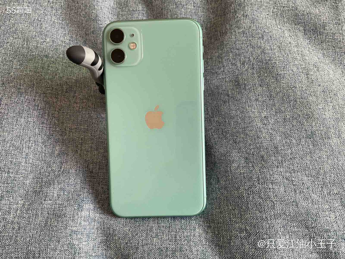 ⚫️iPhone 11是我的第一款iPhone手机，当时买的
