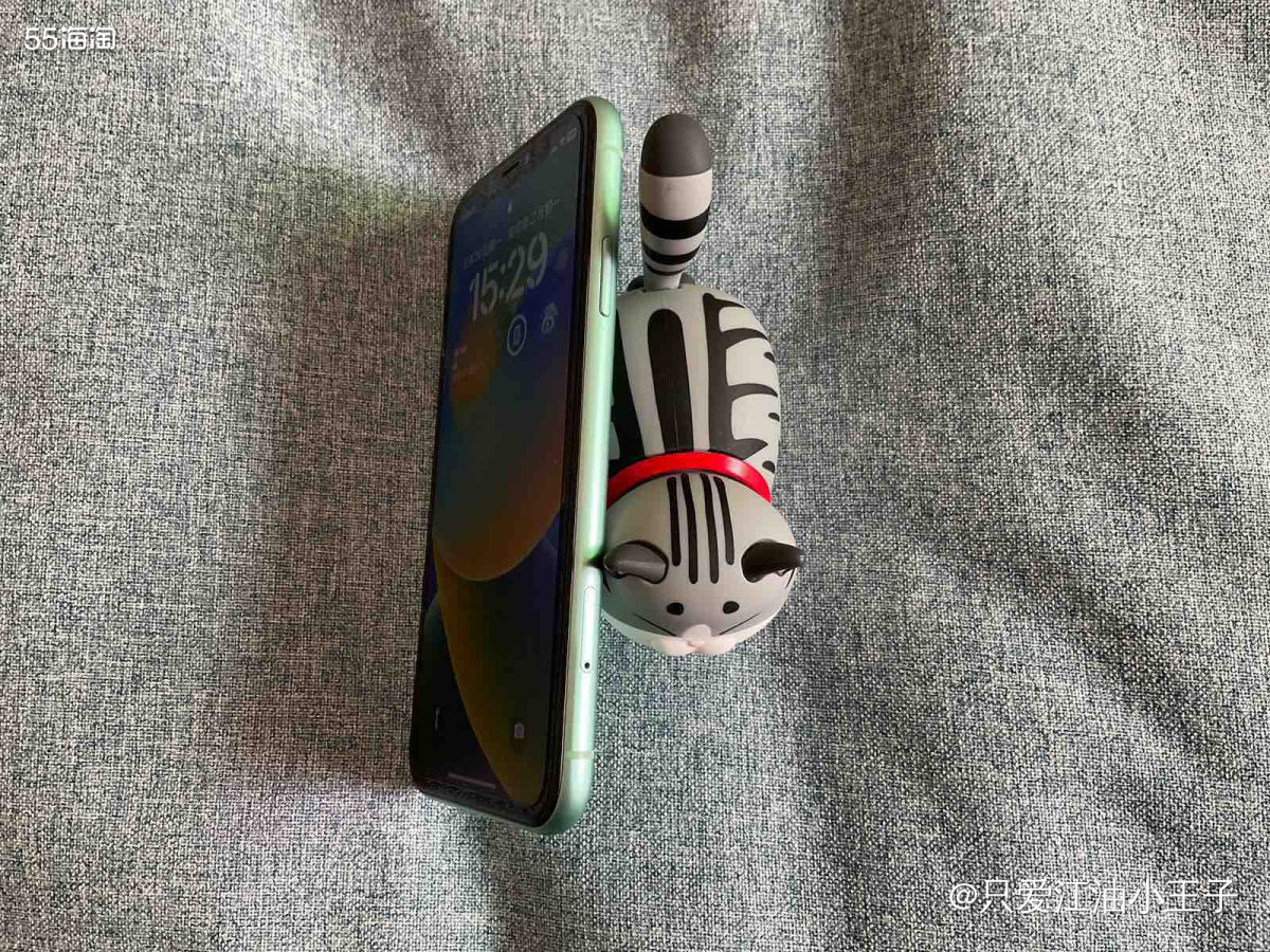 ⚫️iPhone 11是我的第一款iPhone手机，当时买的