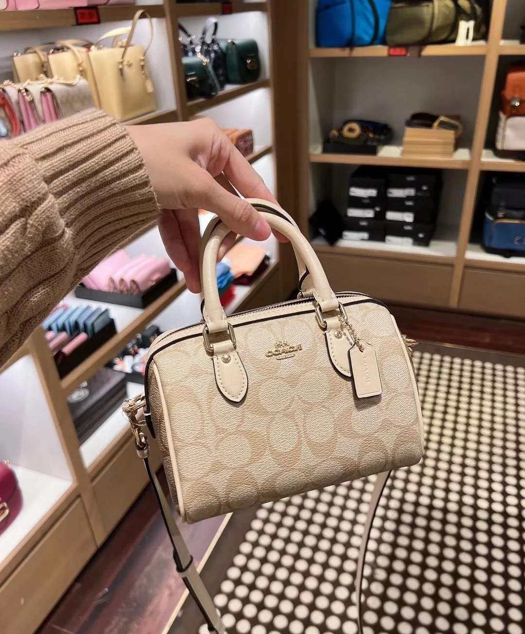 🌻商品名:coach mini rowan迷你波士顿酒桶 