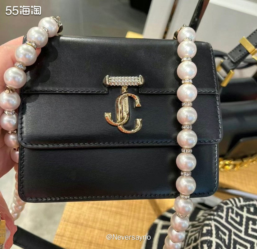 JIMMY CHOO珍珠方块斜挎包，温柔灵动款  💬品牌：