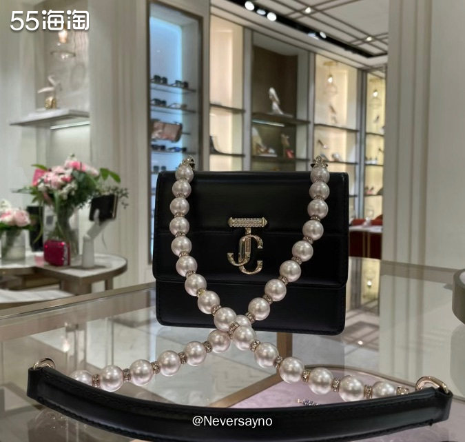 JIMMY CHOO珍珠方块斜挎包，温柔灵动款  💬品牌：