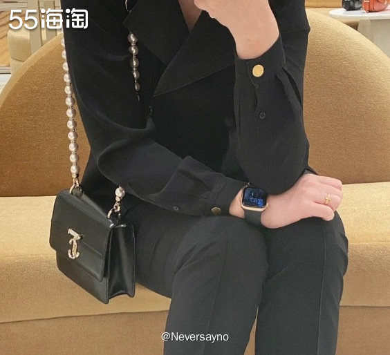 JIMMY CHOO珍珠方块斜挎包，温柔灵动款  💬品牌：