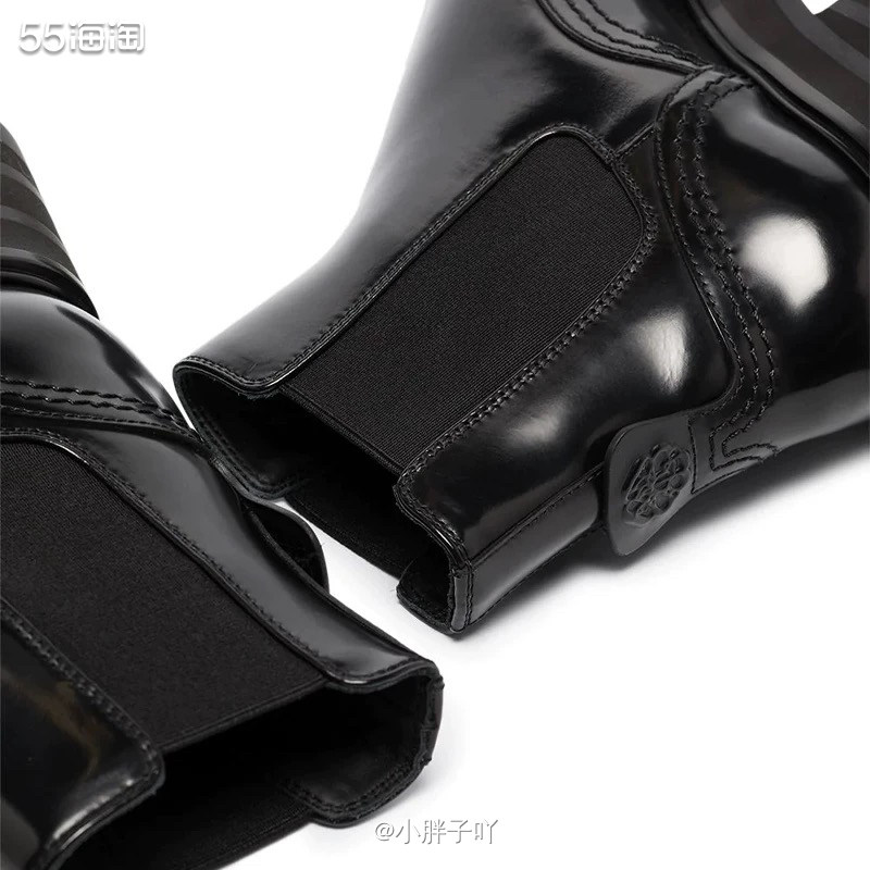 我应该很少介绍它家的鞋子吧？这次云逛街的时候发现了这款，所以