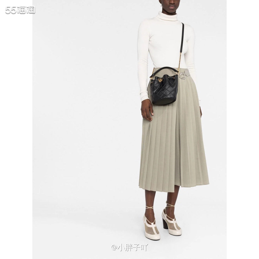 🍑我已经很久没有share这样子的包包了吧？好像是的！因为