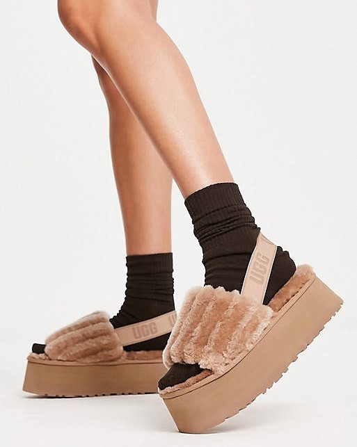 🌻购买商品:UGG disco毛绒凉鞋 🌻购买网址:UG