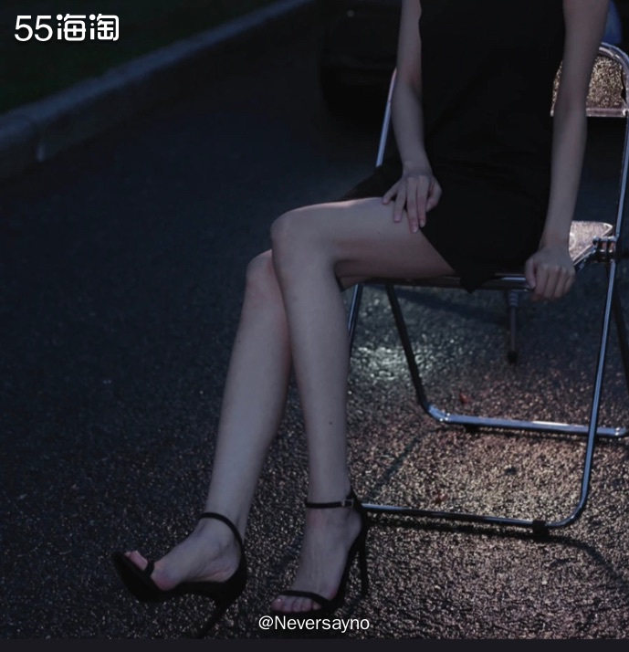 Stuart Weitzman Nud系列高跟鞋，经典款细带