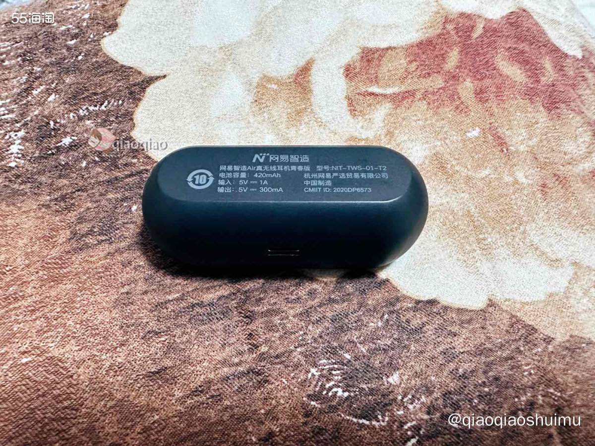 这算是我成年后第一次购入的蓝牙耳机。其实不怎么习惯用耳机，偶