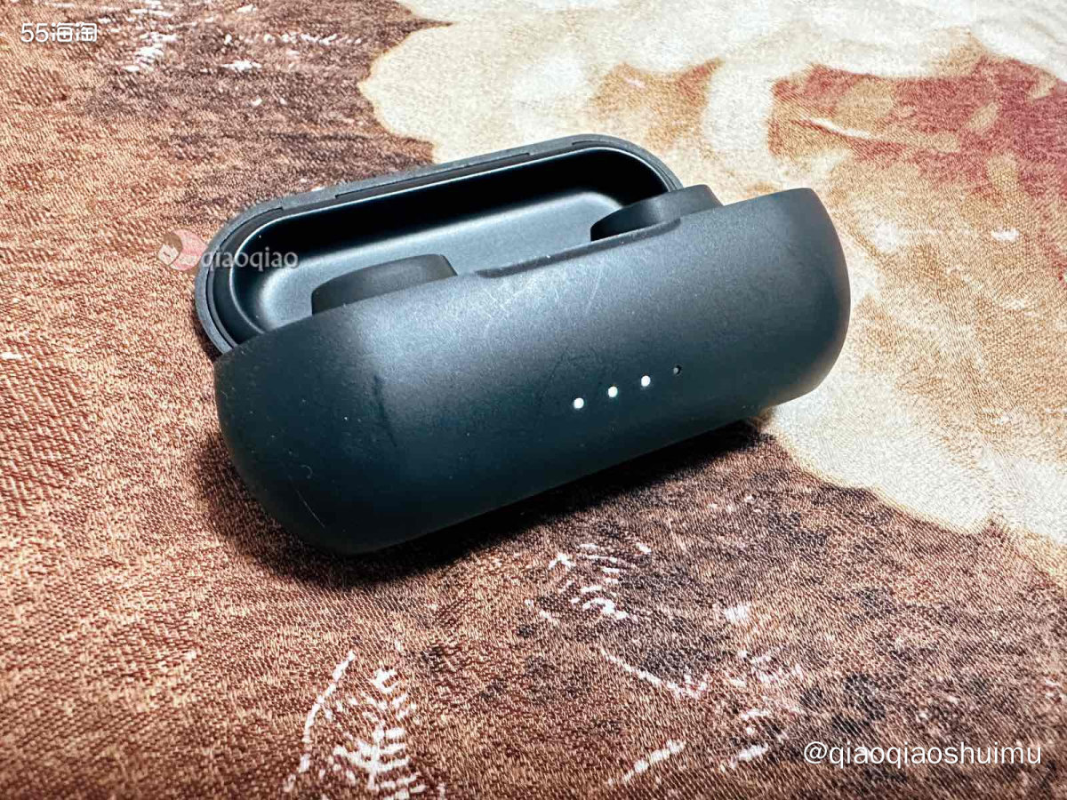 这算是我成年后第一次购入的蓝牙耳机。其实不怎么习惯用耳机，偶