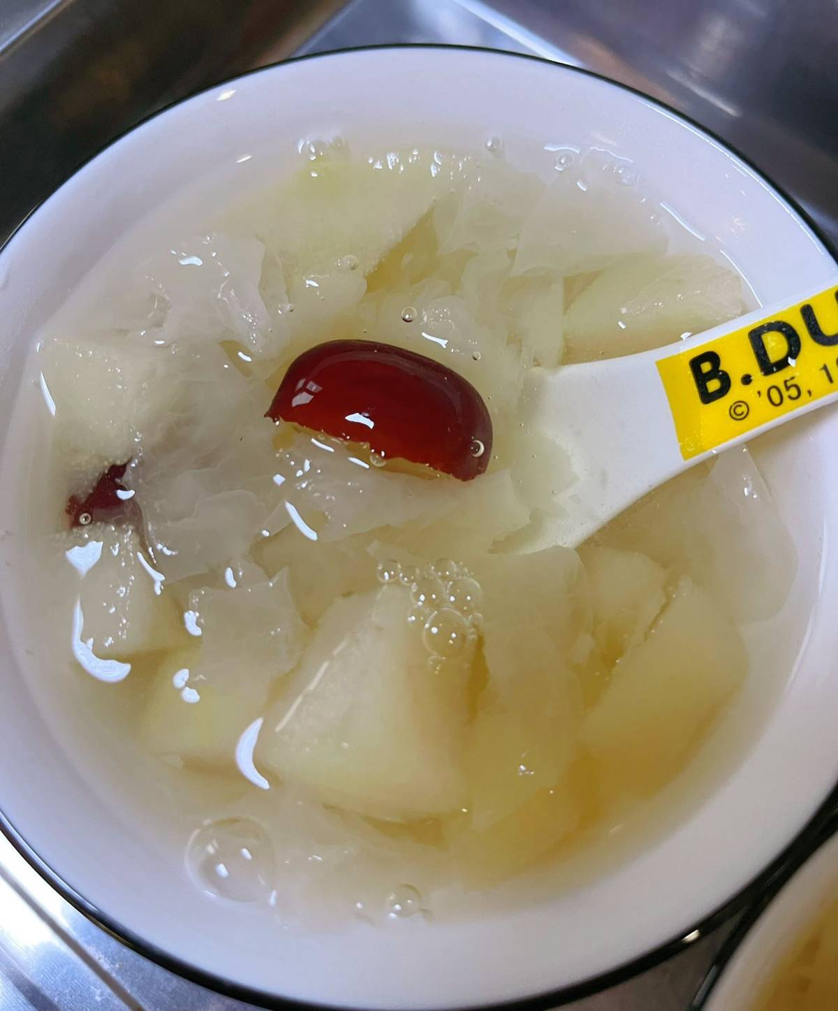 银耳算得上性价比最高的滋补佳品啦！尤其是春天换季之时，干燥缺