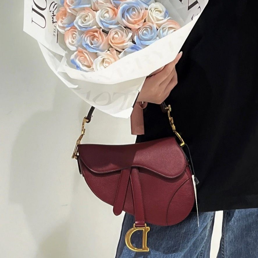 国现捡漏Dior迪奥 中号 酒红色全皮 马鞍包   可当婚包
