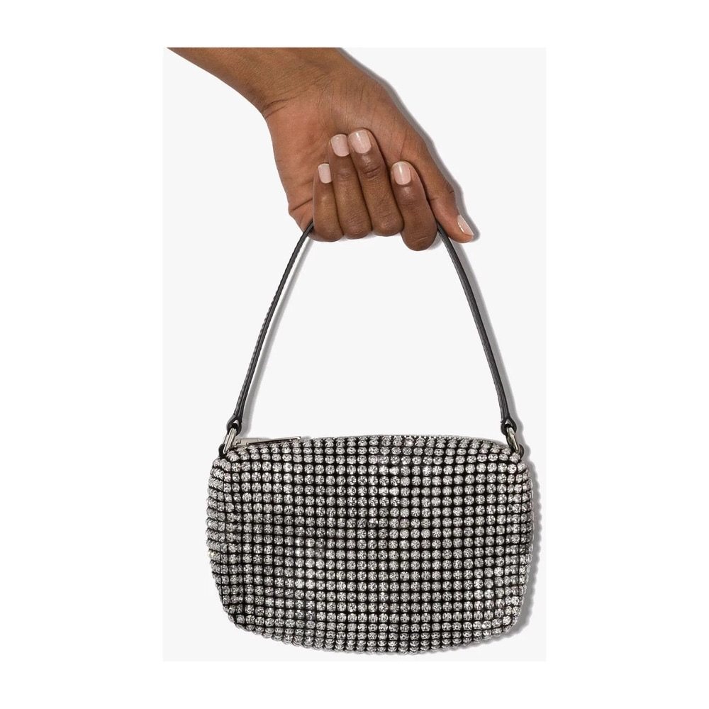 Alexander Wang善用暗黑街头风格打造的单品收到时